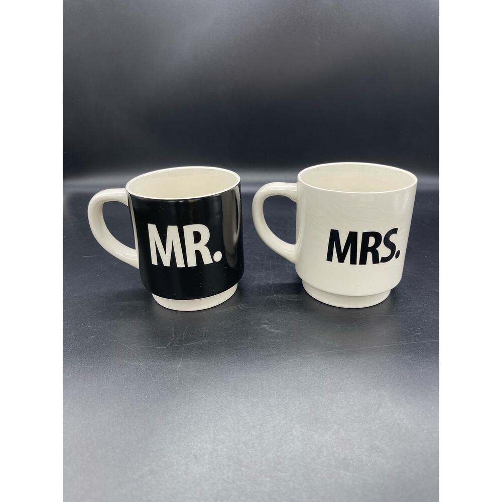 Louis Veasey Our Name is Mudd Set of 2 Groom & Bride Under New Management Mugs